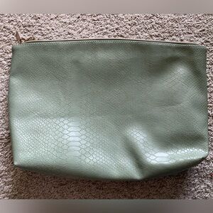 Elegant Sonia Kashuk Green Textured Women's Divided Cocmetic Bag